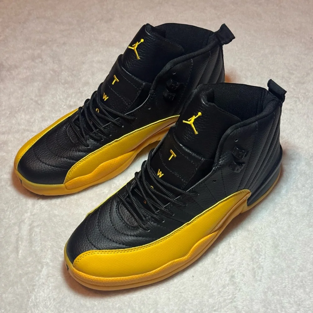 Air Jordan Retro 12 University Gold Menβs Size 10 - Picture 1 of 13